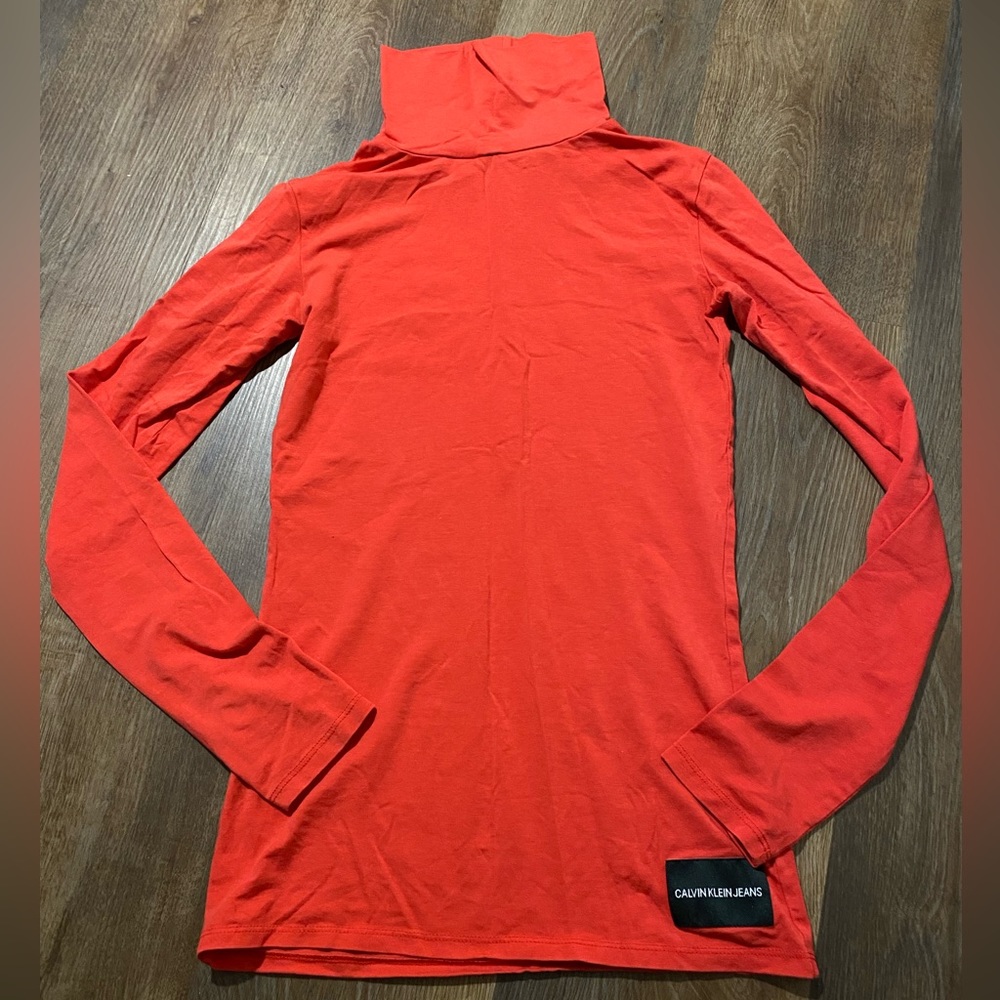 CALVIN KLEIN JEANS - RED JERSEY TURTLENECK - XS